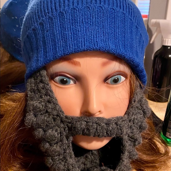 Novelty Unisex Toque with Knit Beard Facewarmer. - Picture 2 of 2